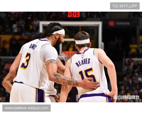 詹姆斯领衔湖人迎战勇士 新赛季NBA季前赛首战引爆球迷期待